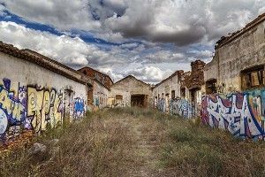 Caminando entre ruinas